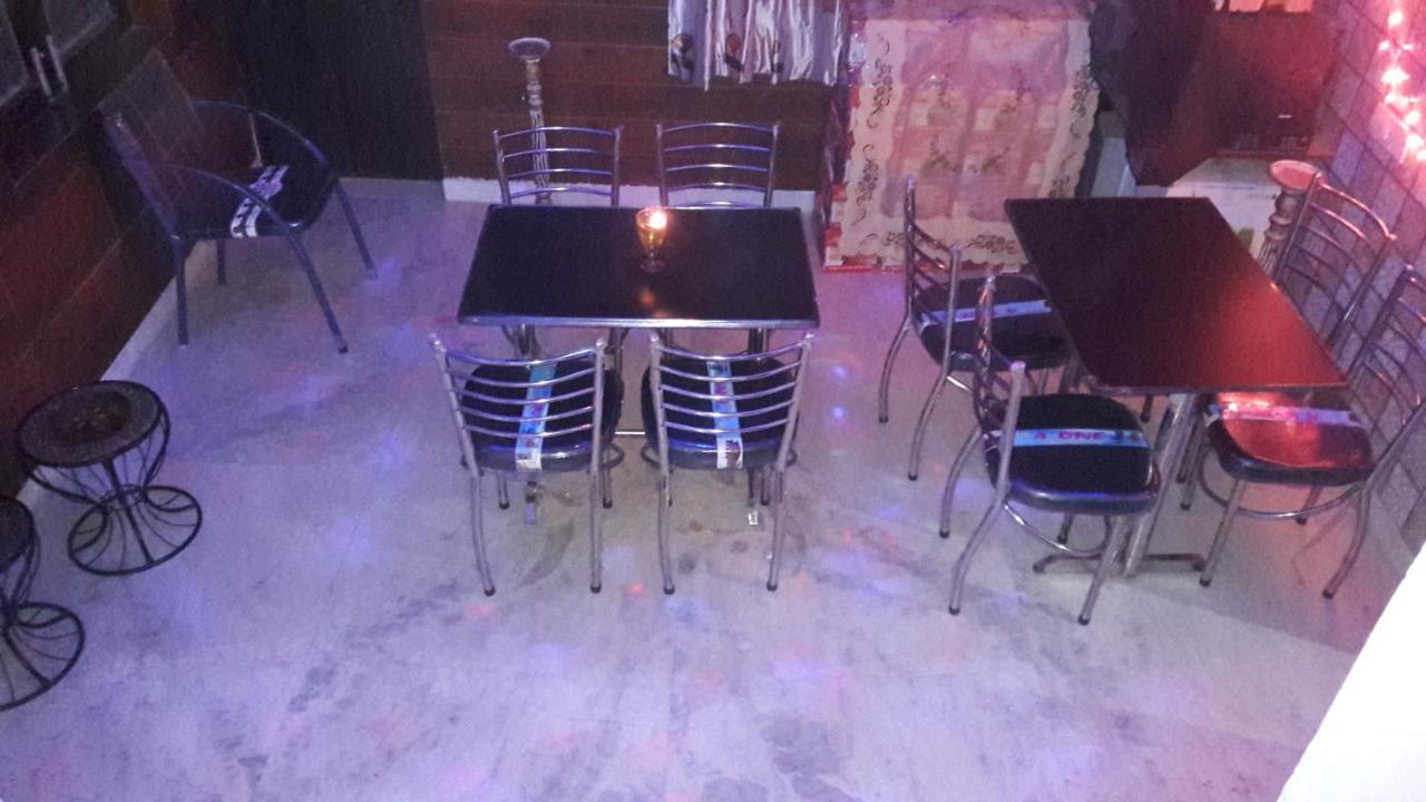 Basil Inn Home Stay Walking Distance From Taj Mahal Agra アーグラ エクステリア 写真
