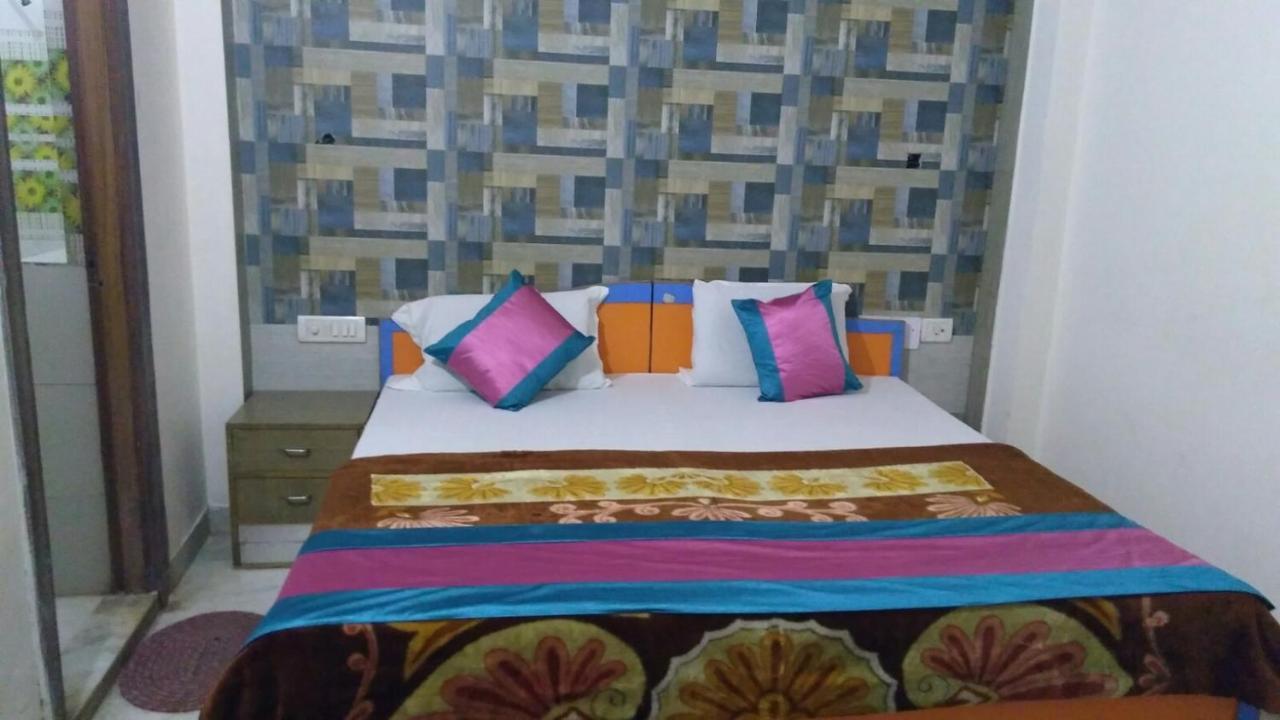 Basil Inn Home Stay Walking Distance From Taj Mahal Agra アーグラ 部屋 写真