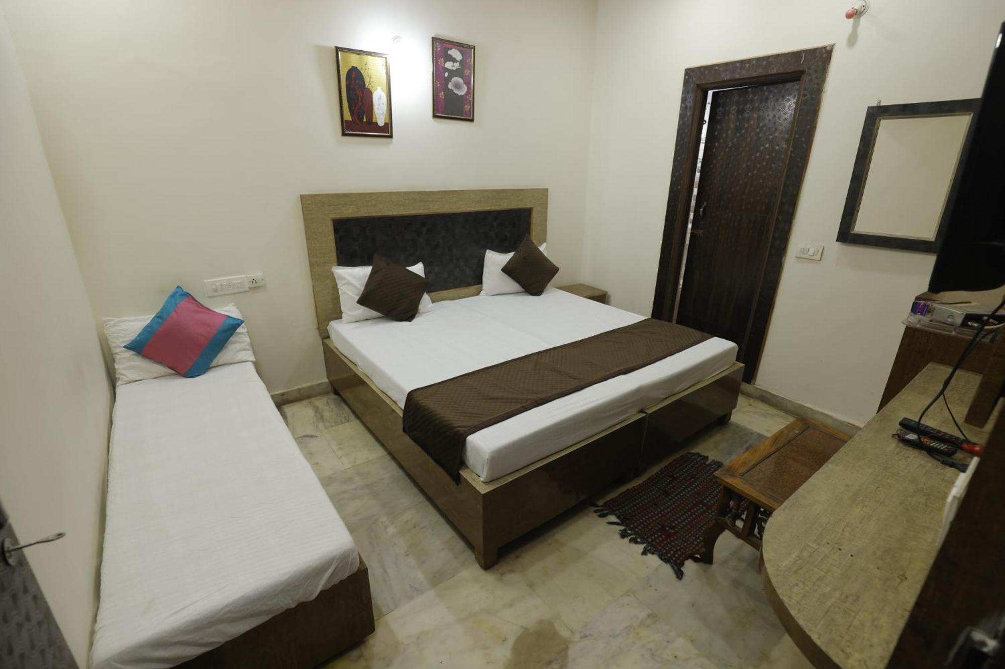 Basil Inn Home Stay Walking Distance From Taj Mahal Agra アーグラ エクステリア 写真
